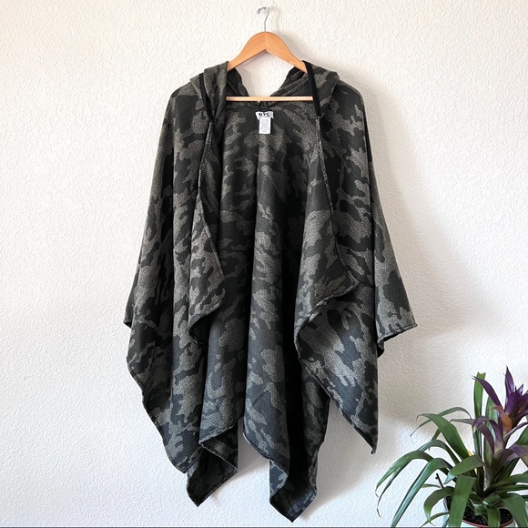 NYC Underground Camo Army Print Hooded Shawl Poncho Open Cover Up One Si… - Picture 1 of 9